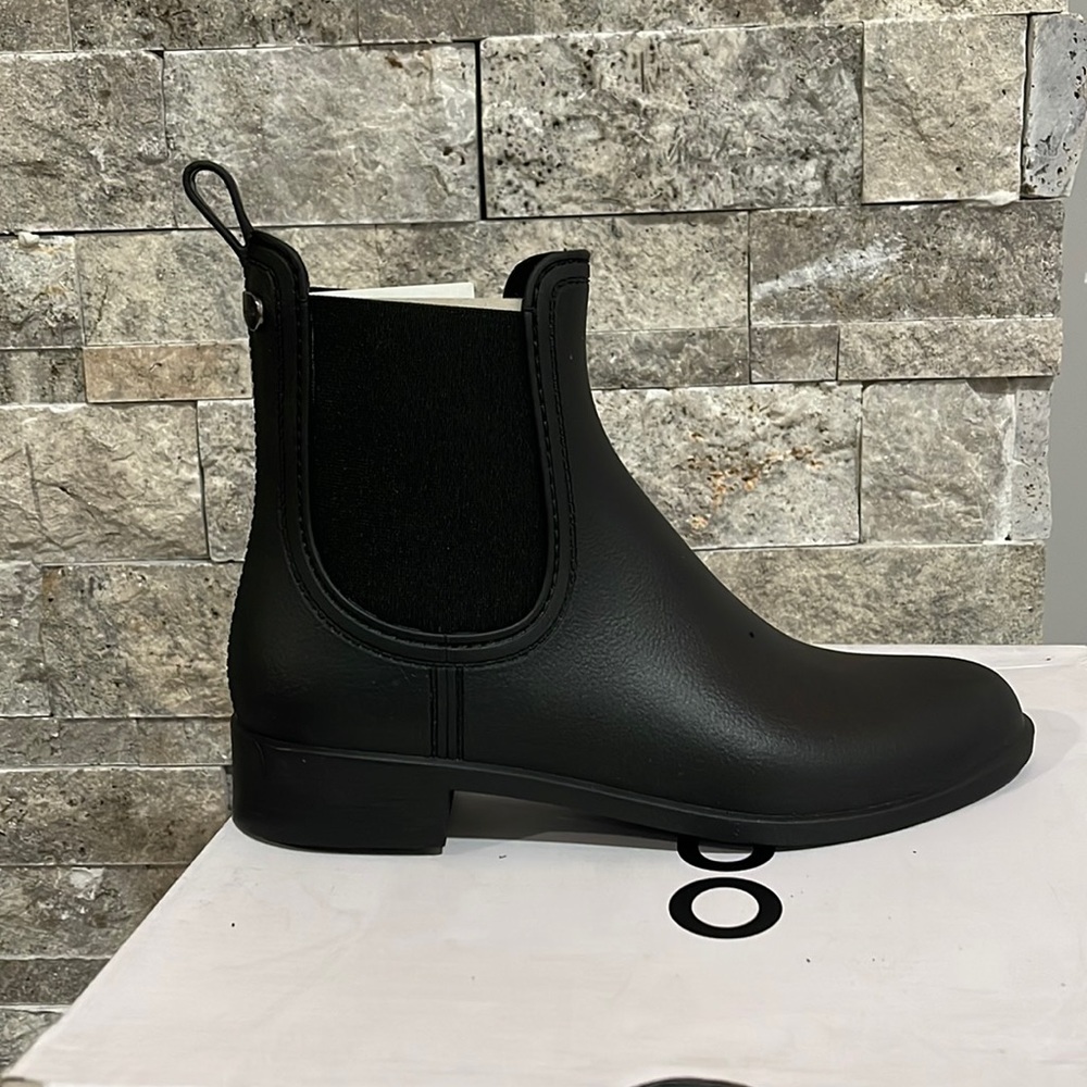Rain or shine, these must Rain or shine